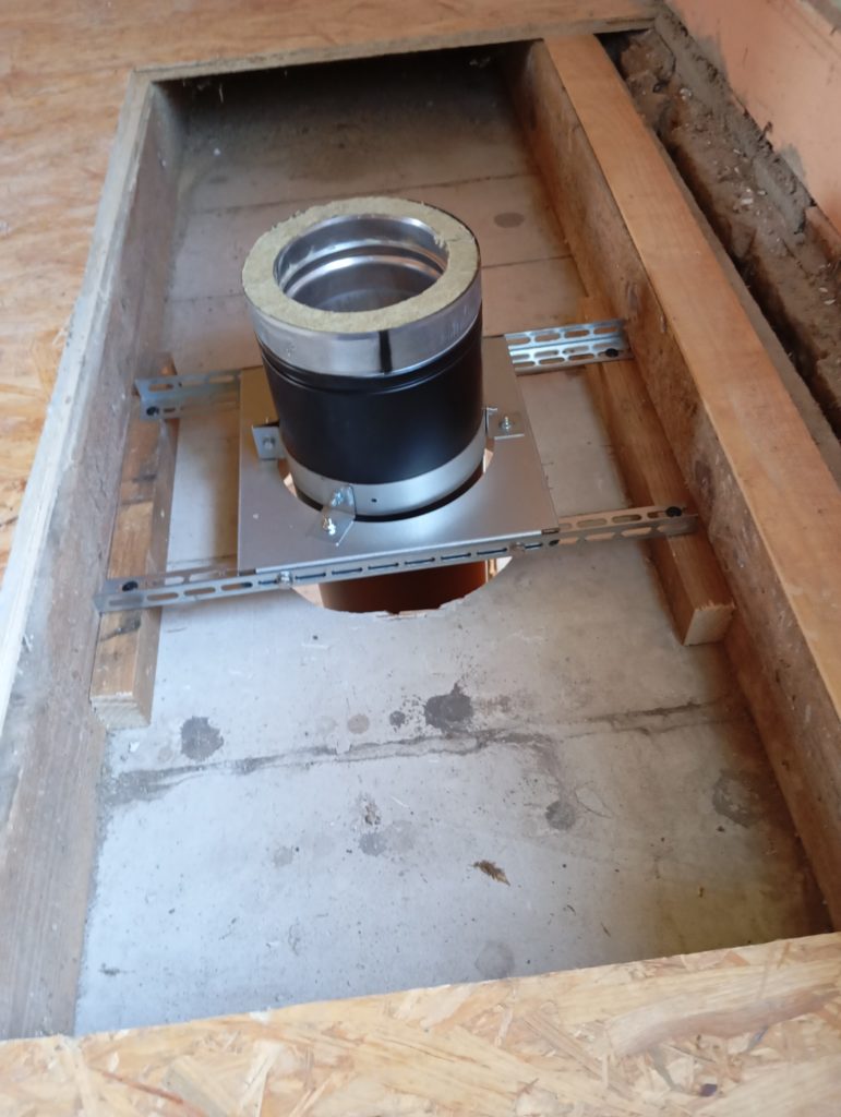 la flamme des chênes - tubage passant à travers le sol