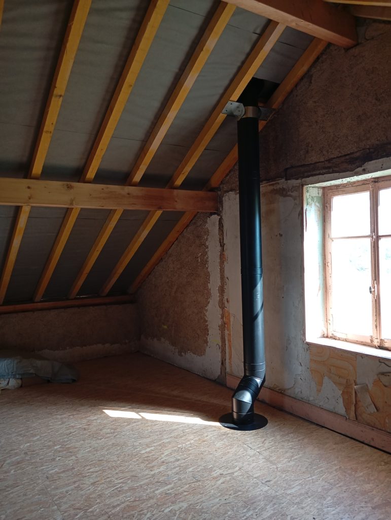 la flamme des chênes - tubage passant dans les combles