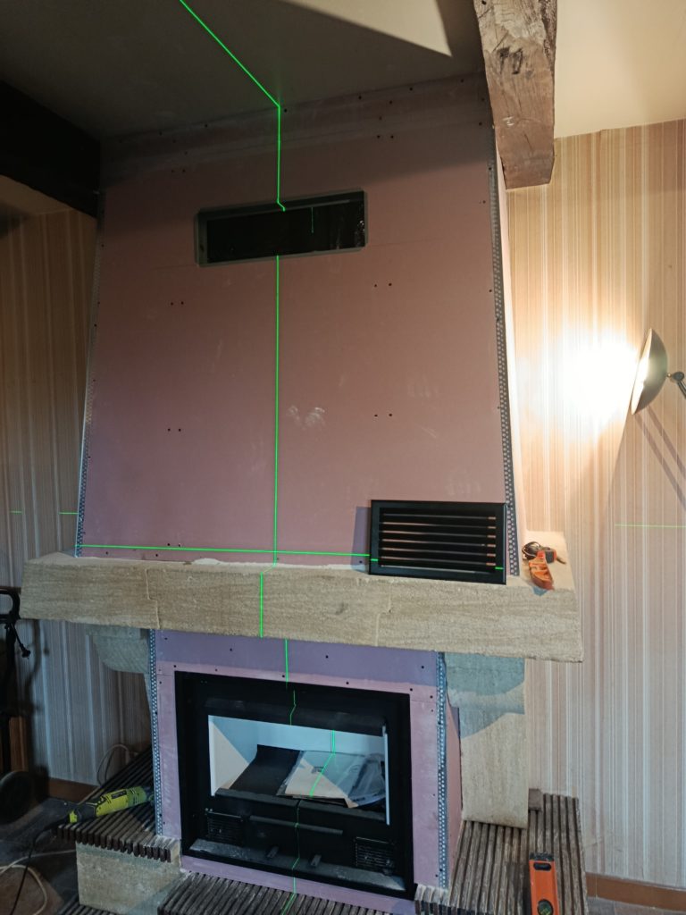 la flamme des chênes - mesures laser pour rénovation insert bois
